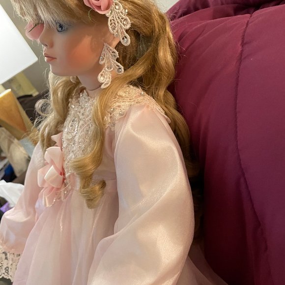 "CHERIE" PORCELAIN DOLL BY WORLD FAMOUS DOLL DESIGNER RUSTIE - Picture 4 of 10